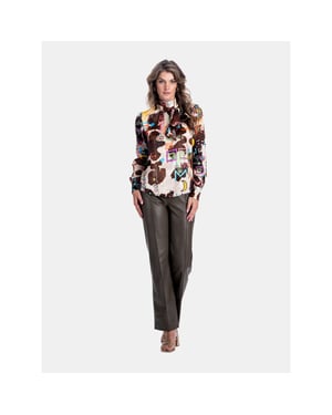 Mucho Gusto Blouse vinci met koeienprint en graffiti illustraties
