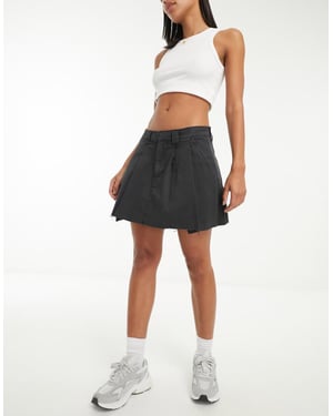 ASOS DESIGN veckad minikjol i tvättad svart