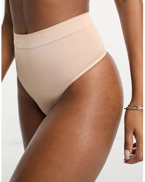 Magic Bodyfashion bekväm shaping thong med lätt konturformning i cappuccino