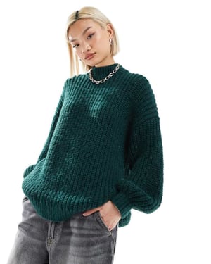 Monki högkrage chunky ribbstickad tröja med volymärm i mörkgrön