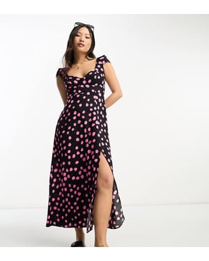 ASOS DESIGN Petite viskos klänning med hjärtformad halsringning och slits framtill i prickig mönster