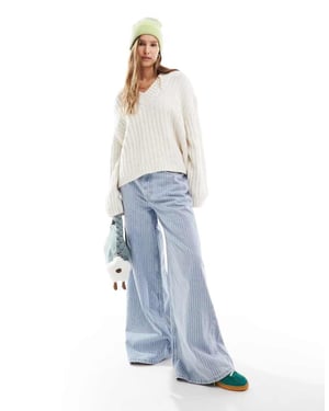 ASOS DESIGN v-ringad tröja i krämfärg