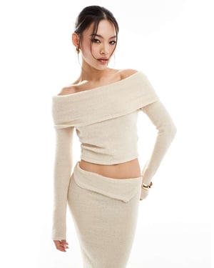 Simmi fluffig stickad bardottröja co-ord i beige