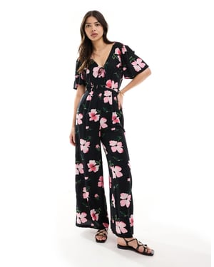 ASOS DESIGN spunnit fladderärms bredbenad jumpsuit i mörk blommig tryck