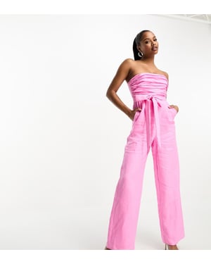 Forever New Petite bandeau byxdress med vida ben i rosa