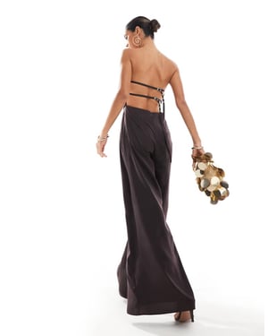 ASOS DESIGN bandeau jumpsuit med scarfdetalj och öppen rygg samt spänne i chokladbrun