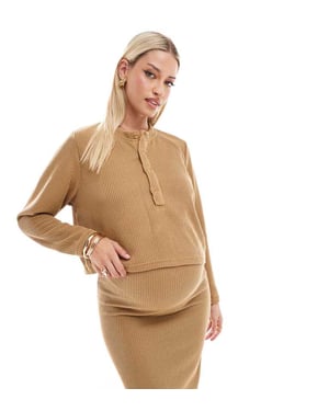 Mamalicious gravid kortärmad henley-top i senapssystem