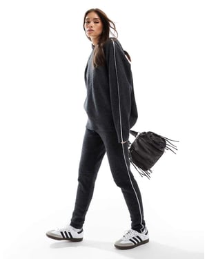 ASOS DESIGN stickad jogger-set i kolgrå