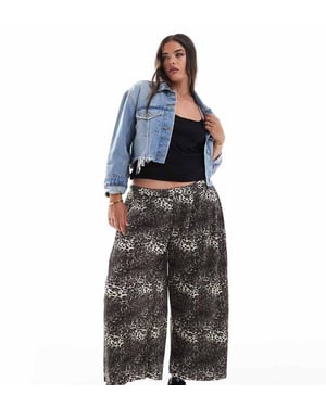 ASOS DESIGN Curve plisserade vida byxor culottes i djurmönster
