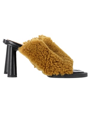 Jacquemus Les Mules Carrés Ronds Shearling Sandalen in bruin lamsbont
