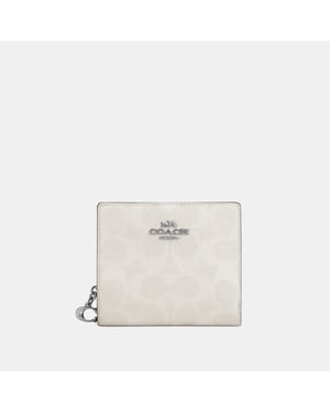Snap Wallet In Signature Canvas