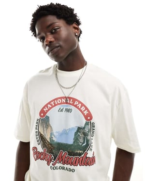 ASOS DESIGN oversized t-shirt i vitt med scenisk framsida tryck