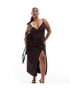 ASOS DESIGN Curve cami strap draperad midi-klänning med tuckdetalj i Aubergine