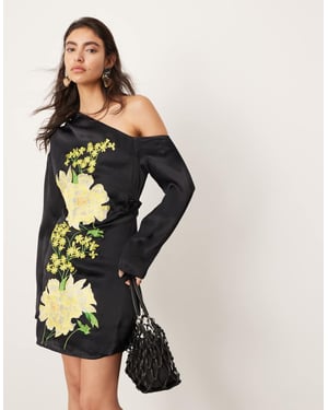 ASOS EDITION satinblommig broderad off-shoulder långärmad miniklänning i svart