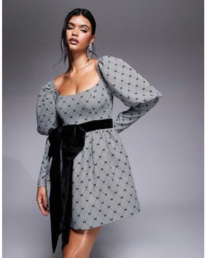 ASOS LUXE plyschsmyckad puffärmad miniklänning med sammetsslips i svart och vitt
