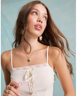 Miss Selfridge tie-detaljerad tops i krämfärg