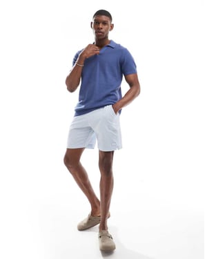 Hollister stängd söm upphöjd randad stickad polo i ljusblått
