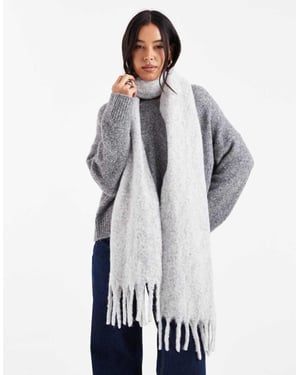 ASOS DESIGN fluffig fransscarf i ljusgrå melerad