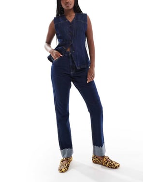 ASOS DESIGN medelhög rak jeans med uppvikt kant i tvättad färg
