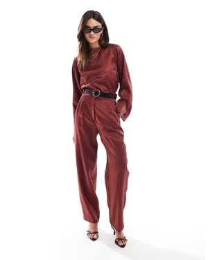 ASOS DESIGN metallisk raka skräddarsydda byxor set i bordeaux