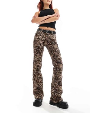 Monki regular fit flare bomullsbyxor i brun leopardmönster