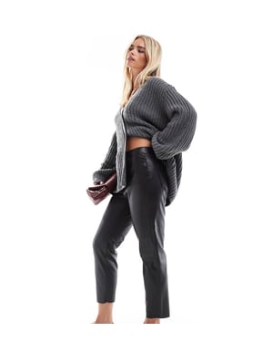 Vero Moda Petite läderlook cigarettbyxor i svart