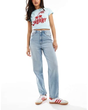 ASOS DESIGN mom-jeans i ljus midwash