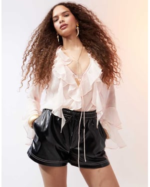 ASOS DESIGN kort i svart med kontrastsöm i vinyl