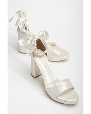 Renee Platform Sandalen with Pearls