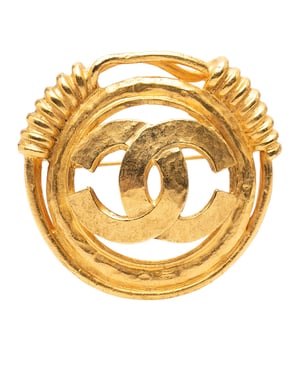 Pre-owned Gold Plated Cc Spring Round Brooch