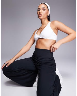 4505 soft touch light support twist front sports bra in white
