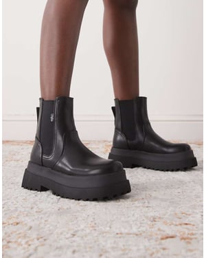 Buffalo chunky boot in black