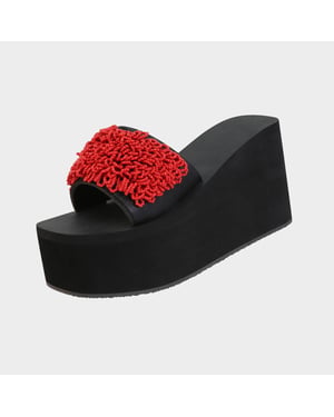 Rode koraalkleurige teenslipper zwart
