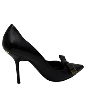 Burberry Bow Accent Pointed-Toe Pumps in Black Leather