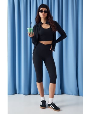 DSGN Studio Sculpt Wrap Waist Capri Legging