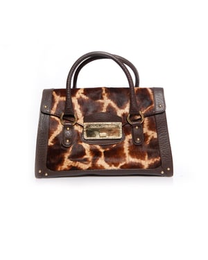 Dolce & Gabbana, Handväska med brunt läder och girafftryck i kalvhår.