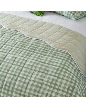 Furn Scallop Quilted Bedspread