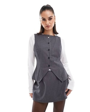 ASOS DESIGN hög krage knapp genom väst i svart rutigt