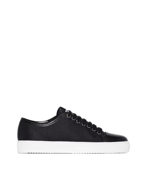 Duurzame sneakers met neuskap