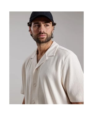 Aeden Vinci shirt off