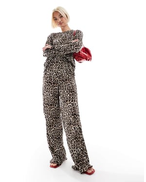 Pieces plisserad byxdress med vida ben i leopardmönster