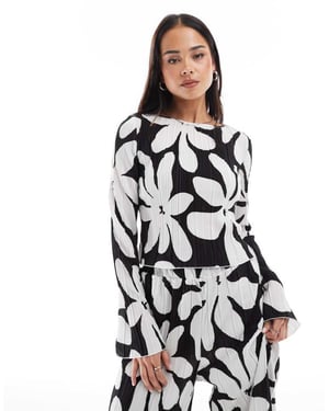 Vero Moda long sleeve boatneck plisse top co-ord in monochrome floral print