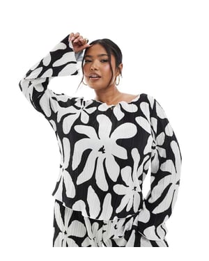 Vero Moda Curve long sleeve boatneck plisse top in monochrome floral print
