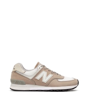 576 Rostade Nöt Tillverkade i England Sneakers