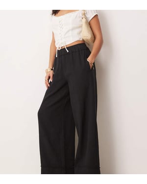 ASOS DESIGN Petite byxor i ostdug med resår i svart