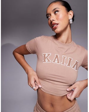 Kaiia bomullsrik broderad logga babytee set i espresso