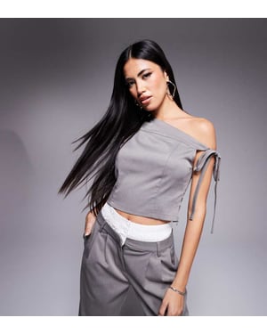 Kaiia x Sasha Corte exklusiv skräddarsydd off-shoulder topp med knytdetalj i grått