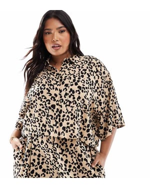 ASOS DESIGN Curve kortärmad skjorta i djurmönster