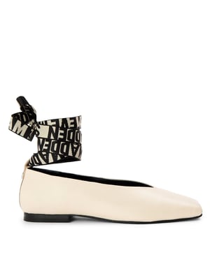 Women's Steve Madden Fosse Logo Print Flats Pumps in Coco Milk Lthr