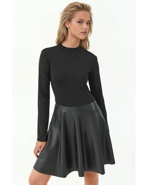 Contrastjurk met Ronde Hals